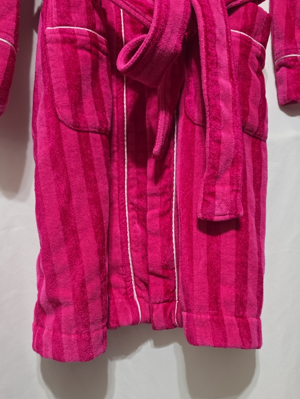 Victoria's Secret Hot Pink Plush Robe Label Detail - Picture 6 of 8